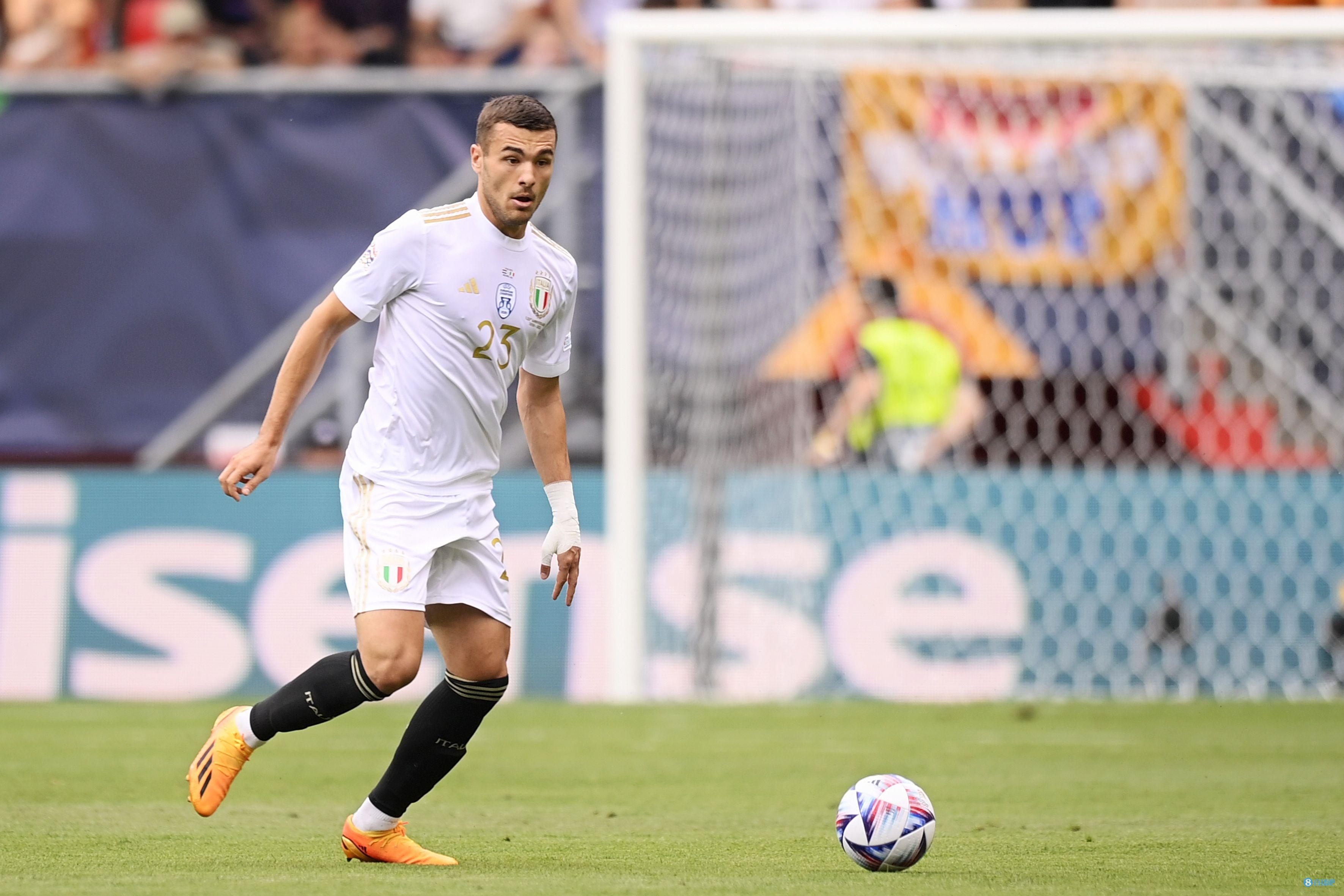 清晨AC米兰调整名单以备意甲,手感冰凉环节打磨,态度坚定,身体对抗强度拉满(效力过ac米兰的后卫) 清晨AC米兰调整名单以备意甲,手感冰凉环节打磨,态度坚定,身体对抗强度拉满(效力过ac米兰的后卫)