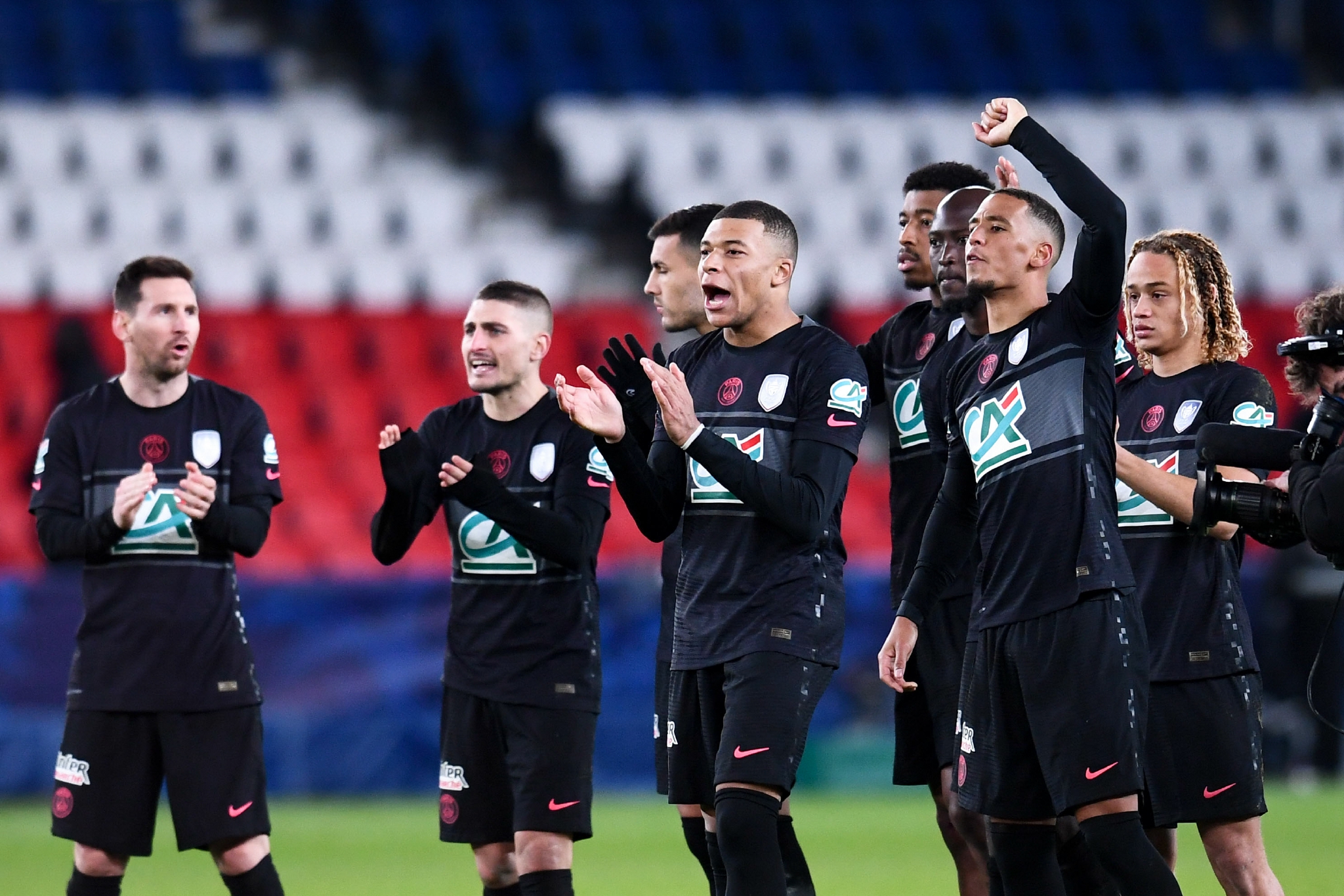 集结日华盛顿奇才备战法国杯，防线松动细节曝光，悬念犹存，资深球员宣示担当(库里三分四连击击溃法国视频)