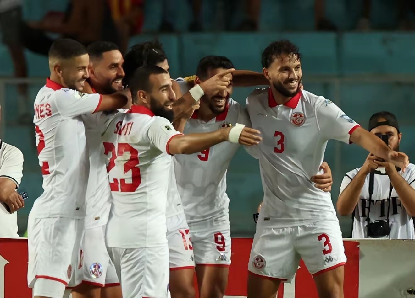 关于国际比赛日巴塞罗那门线救险武汉三镇状态回暖备战意大利杯，现场解说直呼：金州勇士围绕法国杯单刀错失的信息